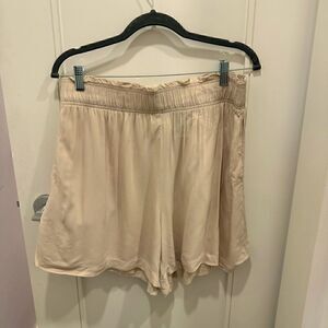 H&M Cream Shorts Size L